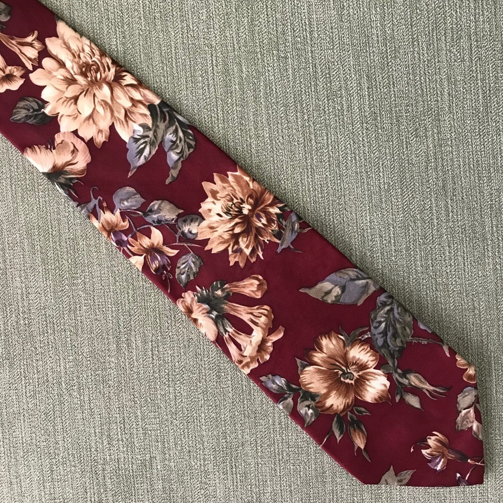EUC Bill Blass Floral Tie Necktie